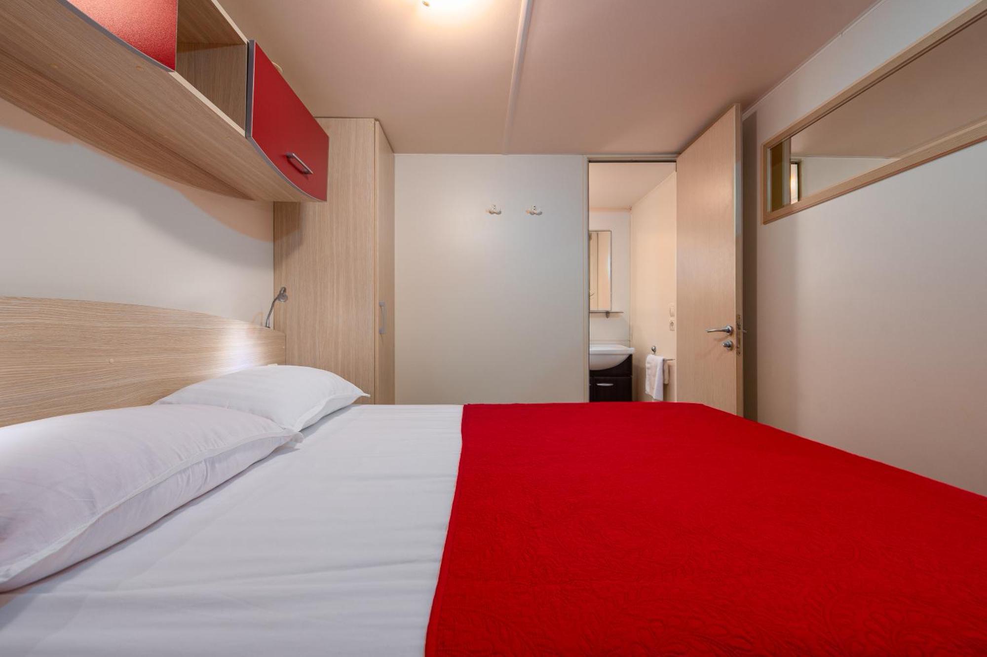Camp Mrkva Mobile Homes With Pool Sukošan Екстериор снимка