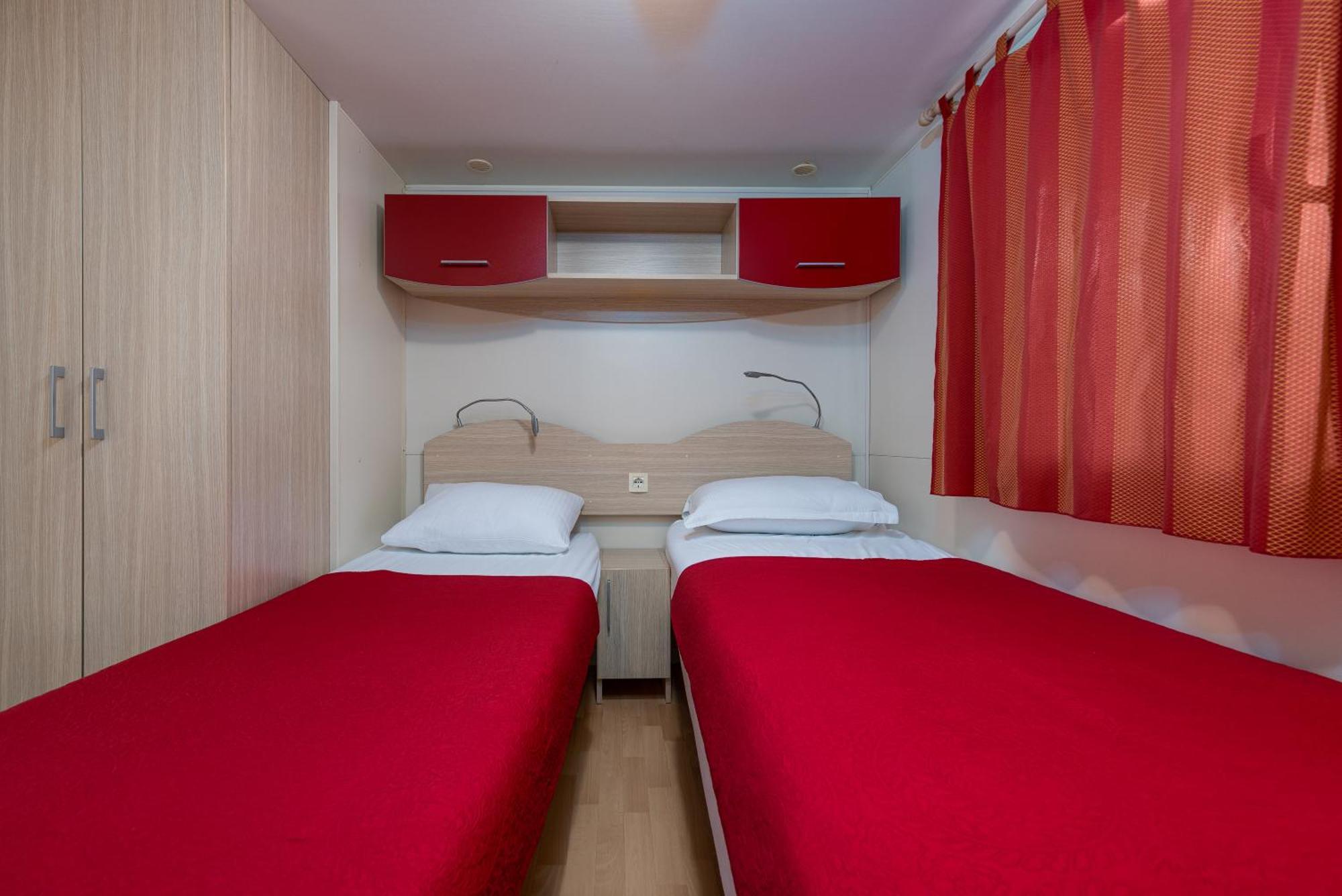 Camp Mrkva Mobile Homes With Pool Sukošan Екстериор снимка
