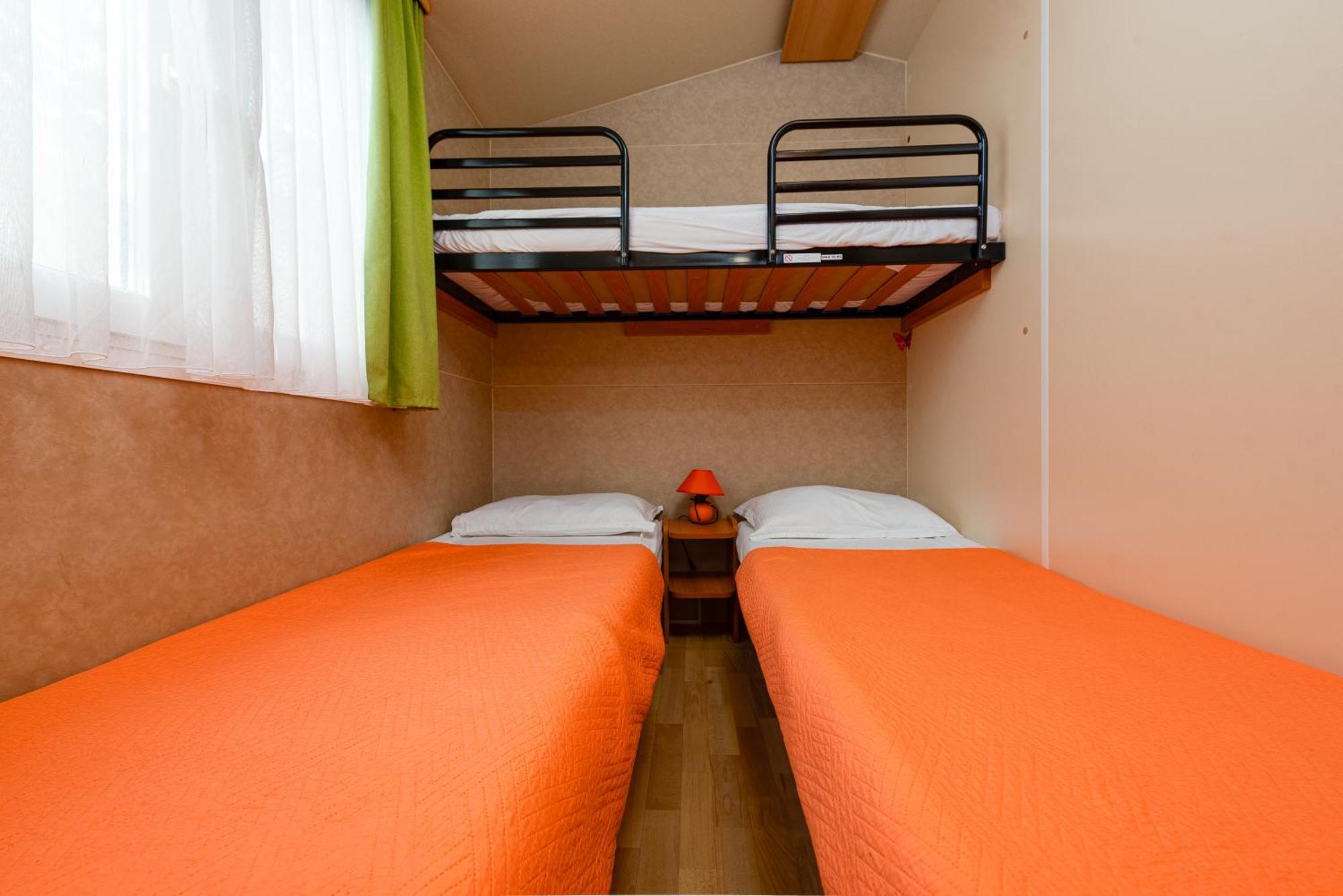 Camp Mrkva Mobile Homes With Pool Sukošan Екстериор снимка