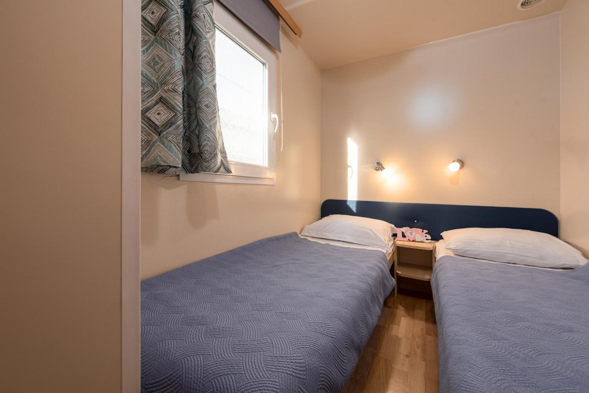 Camp Mrkva Mobile Homes With Pool Sukošan Стая снимка