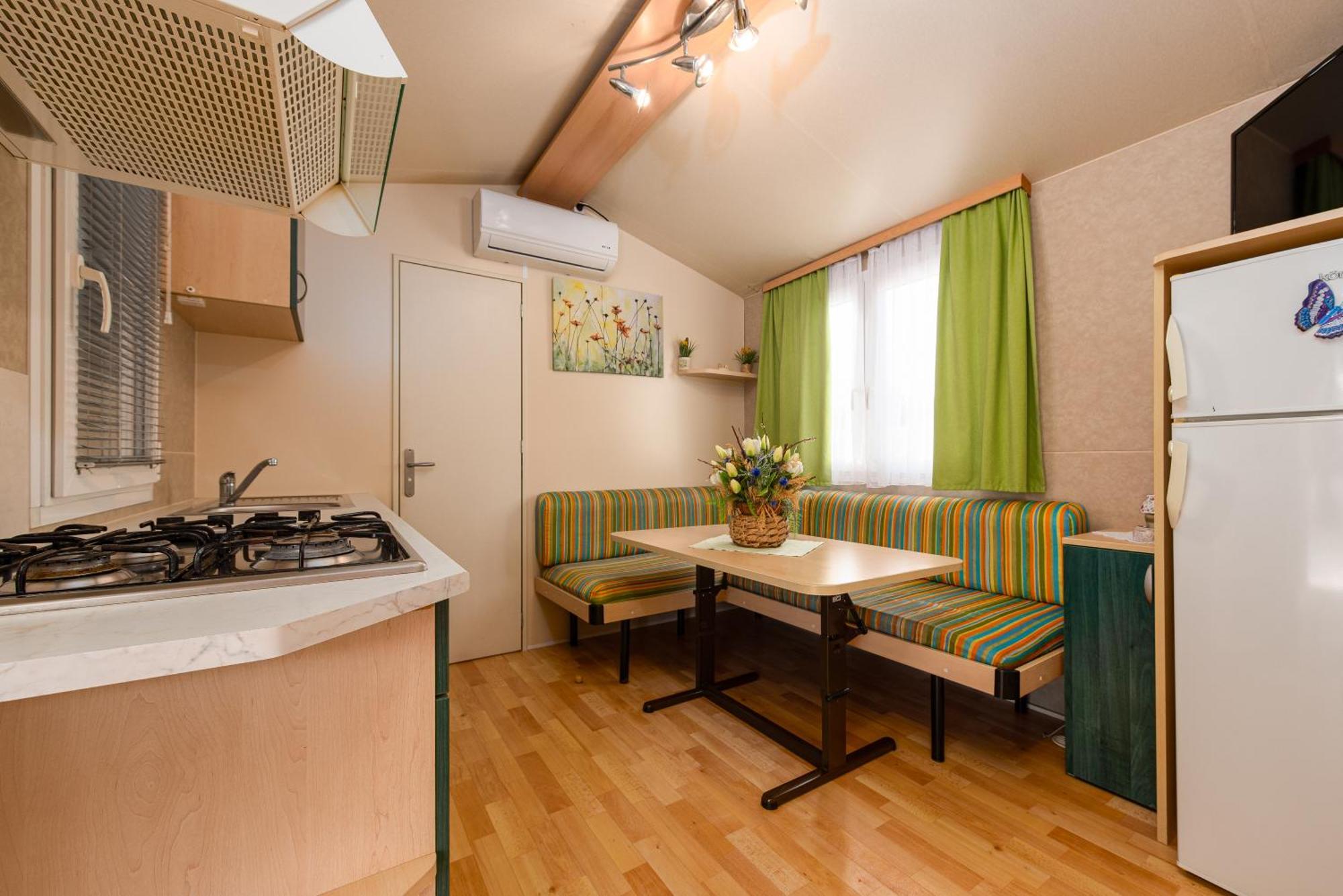 Camp Mrkva Mobile Homes With Pool Sukošan Стая снимка