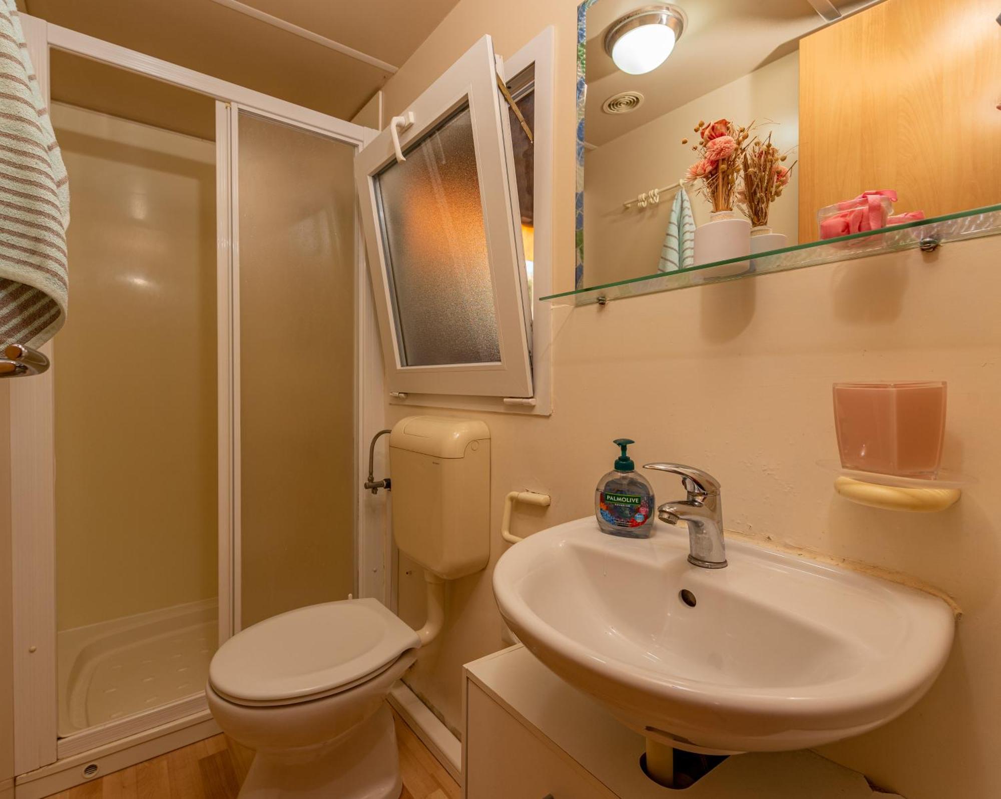 Camp Mrkva Mobile Homes With Pool Sukošan Стая снимка