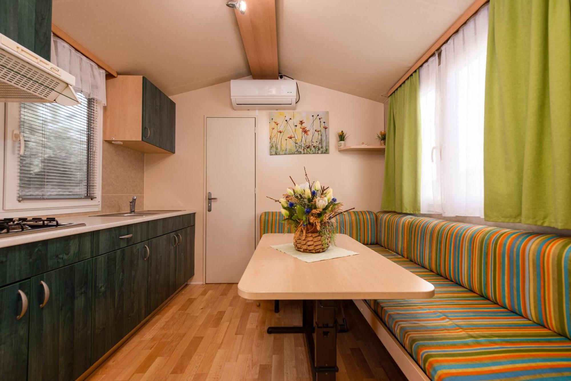 Camp Mrkva Mobile Homes With Pool Sukošan Стая снимка