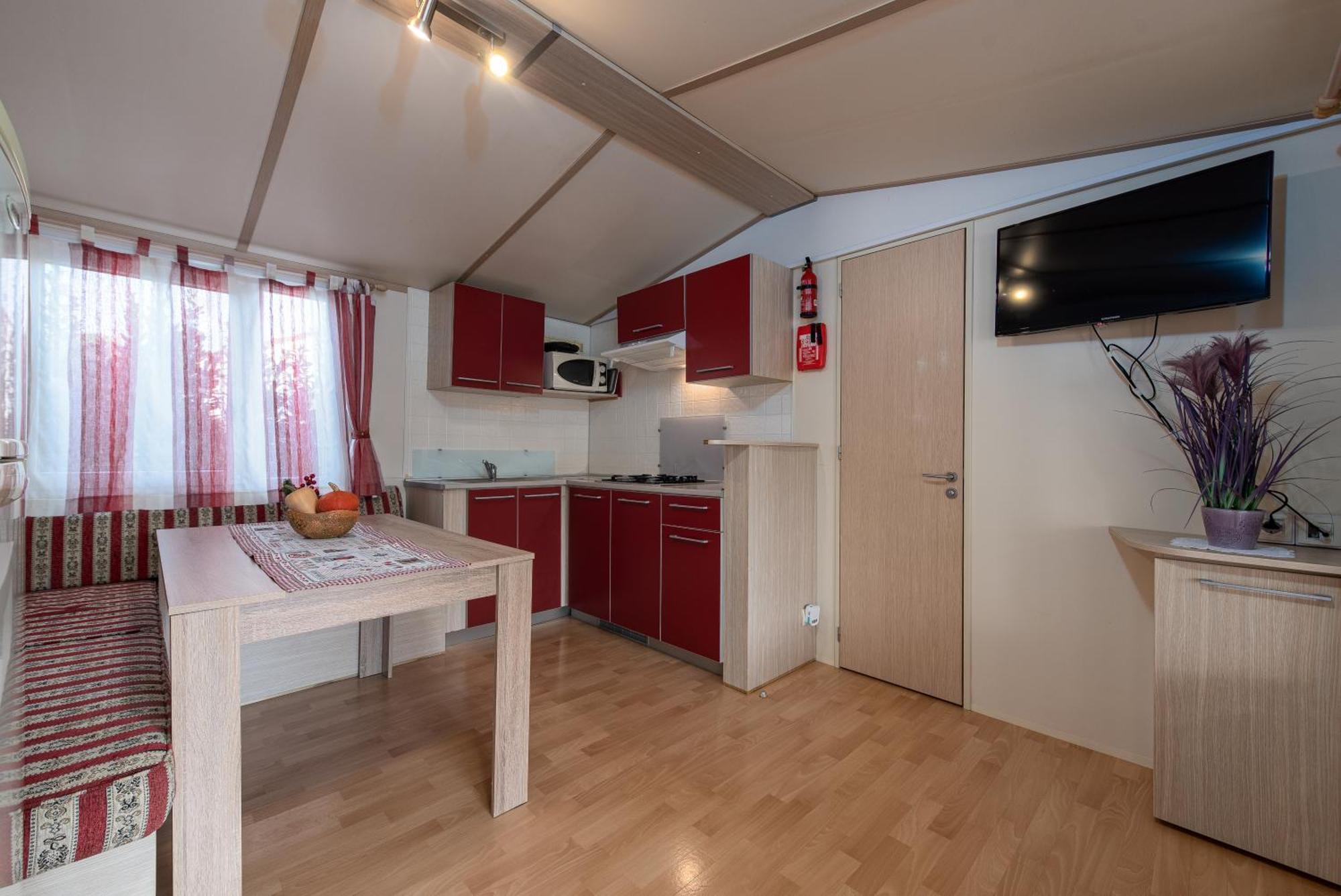 Camp Mrkva Mobile Homes With Pool Sukošan Стая снимка