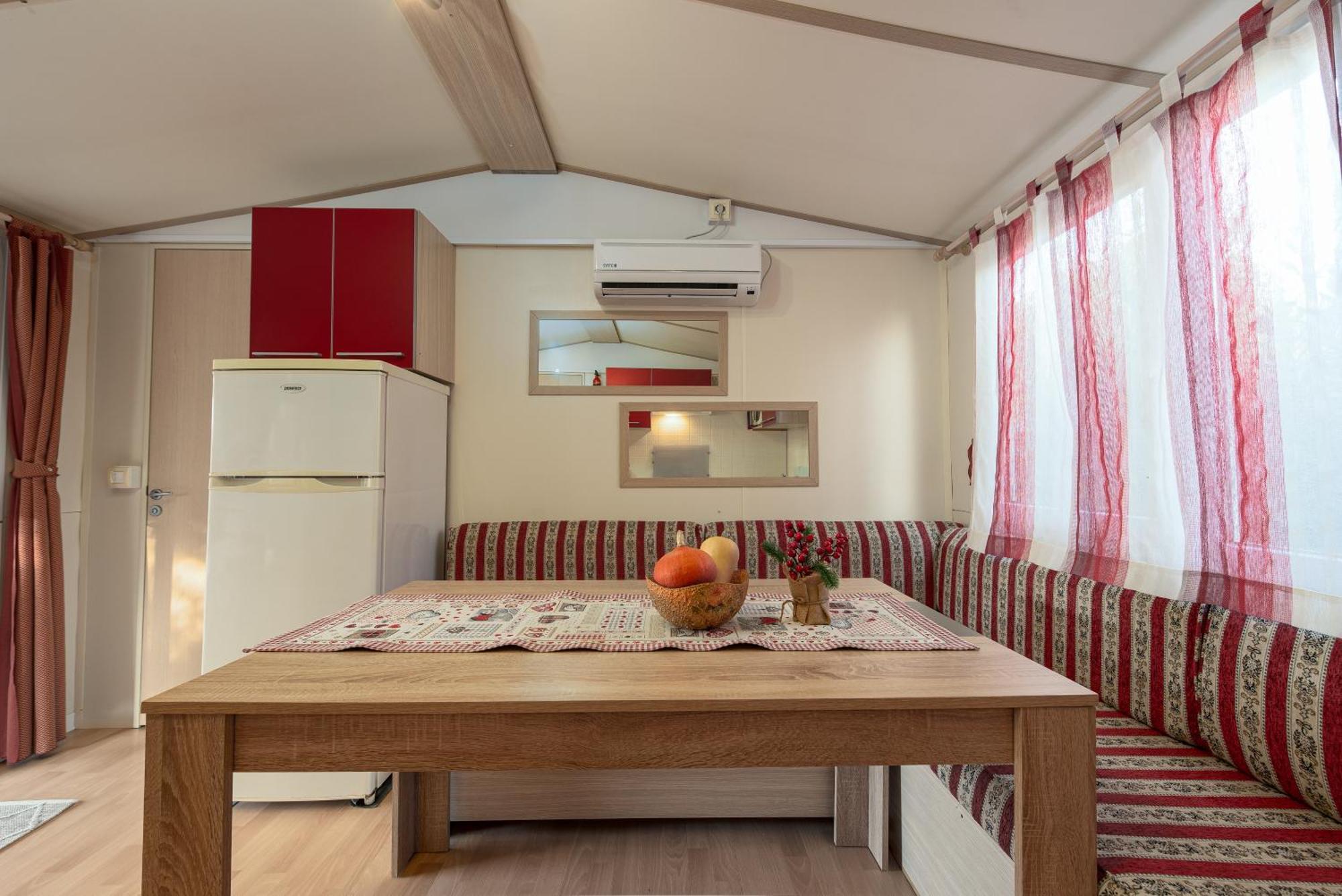 Camp Mrkva Mobile Homes With Pool Sukošan Стая снимка